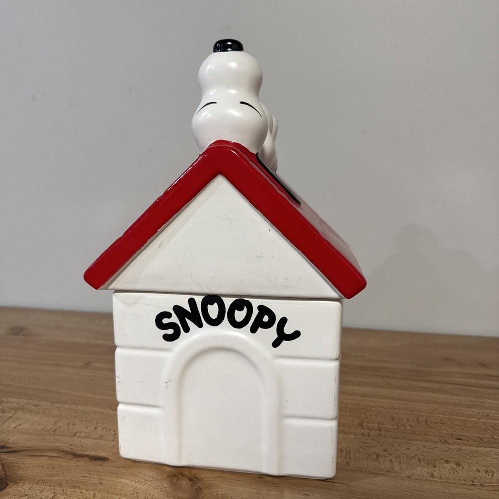 1970 Snoopy On Dog House Cookie Jar United Feature Syndicate USA Vintage